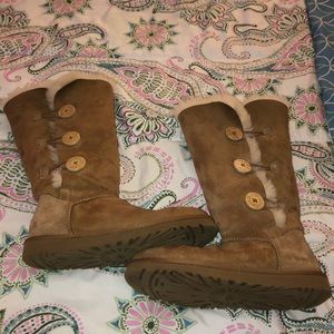 Three button bailey ugg boots